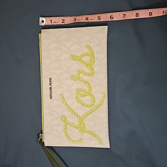 Michael Kors wristlet - Picture 2 of 4
